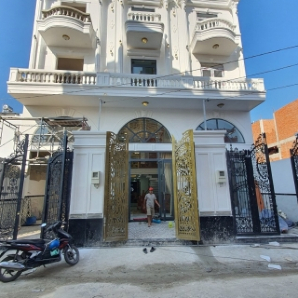 BÁN SIÊU KIẾN TRÚC KIỂU ÂU CHÂU. CÓ THIẾT KẾ THANG MÁY  4*18 m