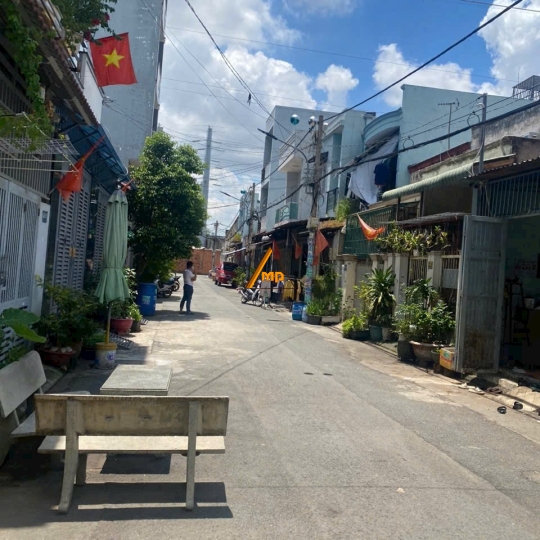Nhà 64 m2 1 lầu đúc Nguyễn Thị Tú Bình Tân 